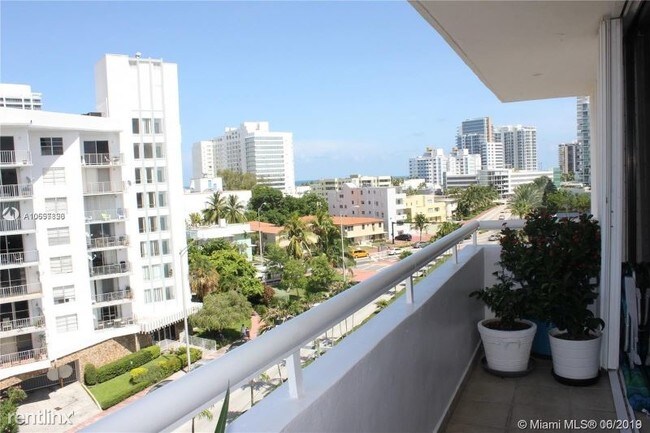Foto del edificio - 6820 Indian Creek Dr