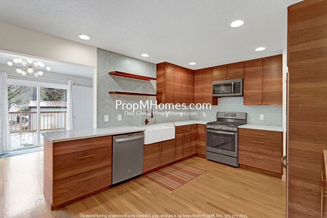 Foto del edificio - Updated 4 Bedroom Stunner in SW Portland!