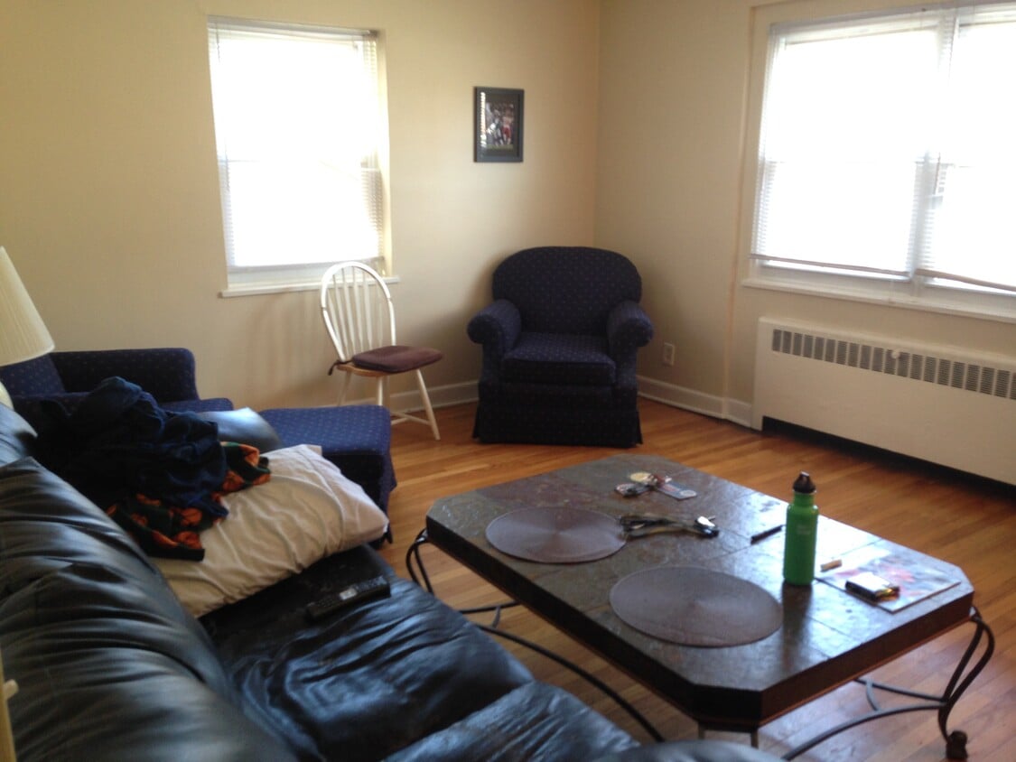 Foto principal - 877 Farmington Ave