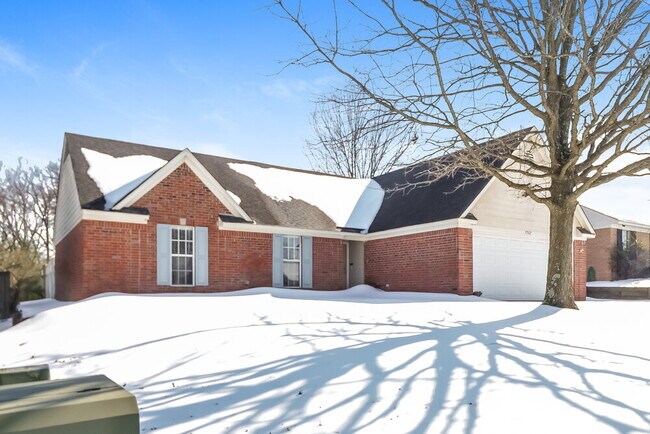 Building Photo - 7762 Parkview Cir E