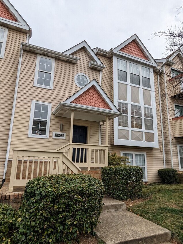 Primary Photo - Extremely well cared for ground level cond...