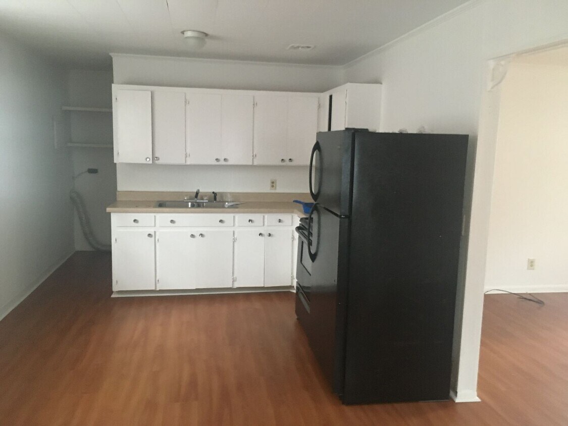 Foto del edificio - 208 Corman Ave