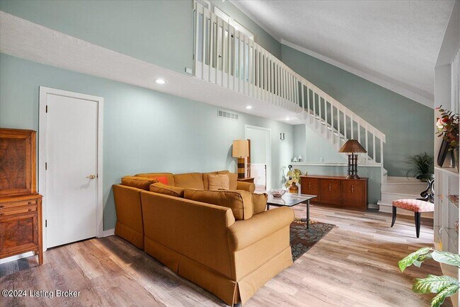 Building Photo - 404 Bromwell Dr