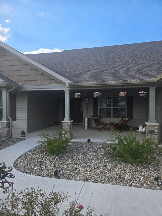 Building Photo - Spacious 4BR House in Auburn