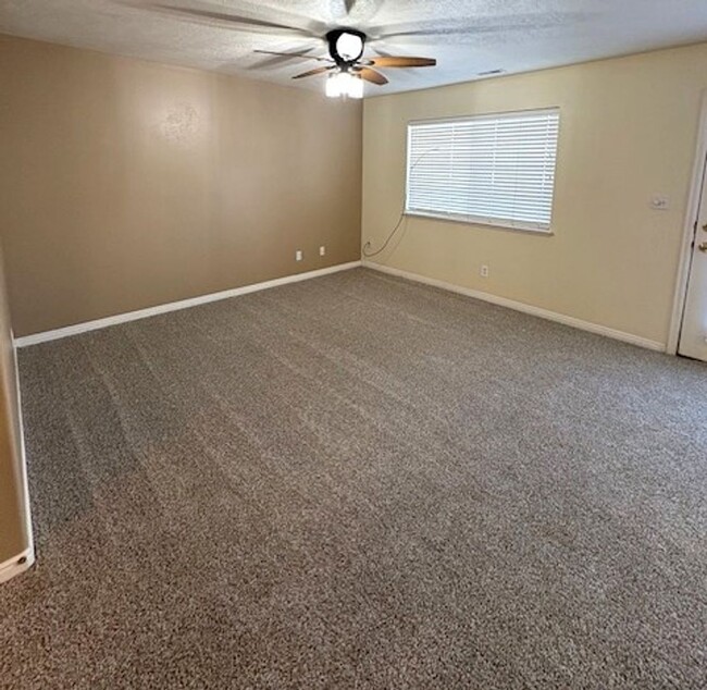 Foto del edificio - 3 Bedroom Townhome in South Jordan!