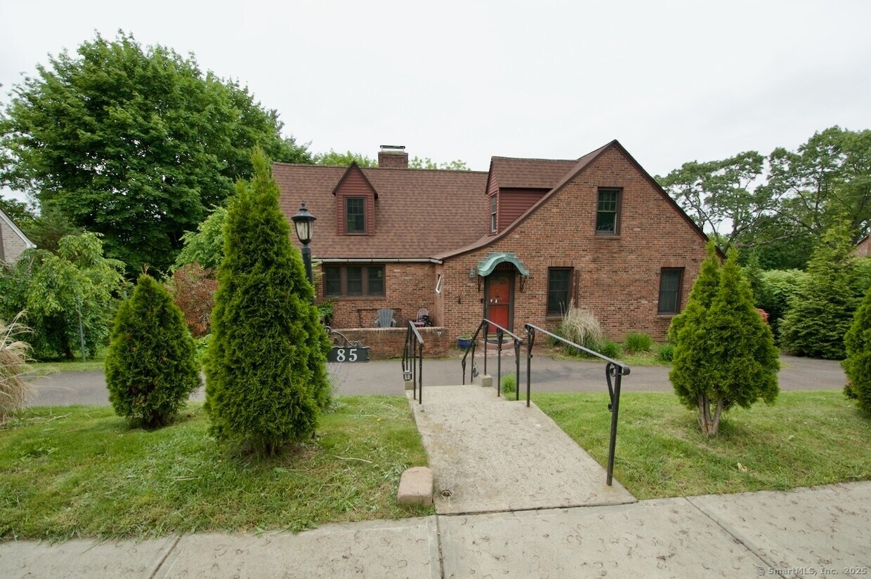 Foto principal - 85 Hillcrest Terrace