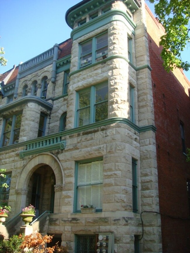 Building Photo - Dupont Splendor