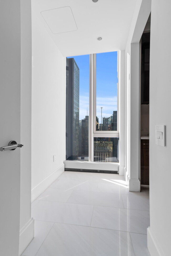 Building Photo - 217 W 57th St