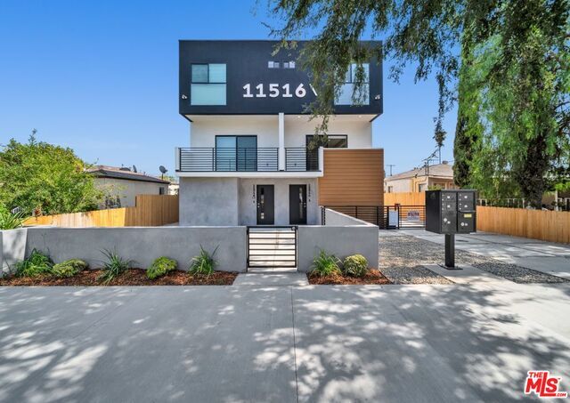Primary Photo - 11516 Victory Blvd