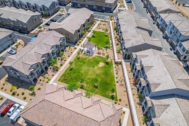Foto del edificio - 611 Sedum Ave.