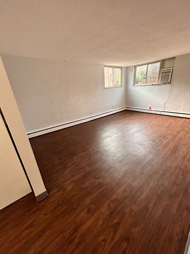 Building Photo - 6409 Glade Ave