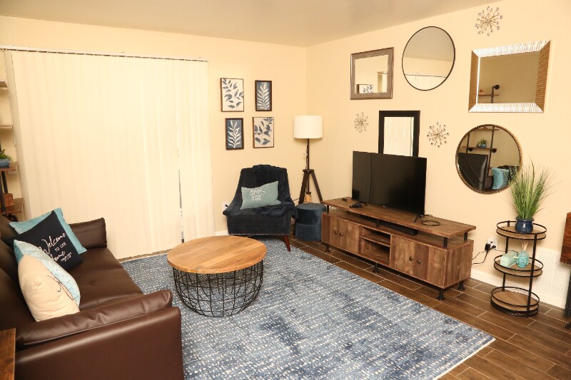 Primary Photo - 1265 Kendall Dr