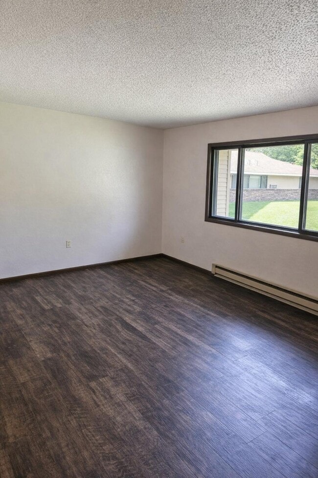 Foto del edificio - 551 Lakeview Rd