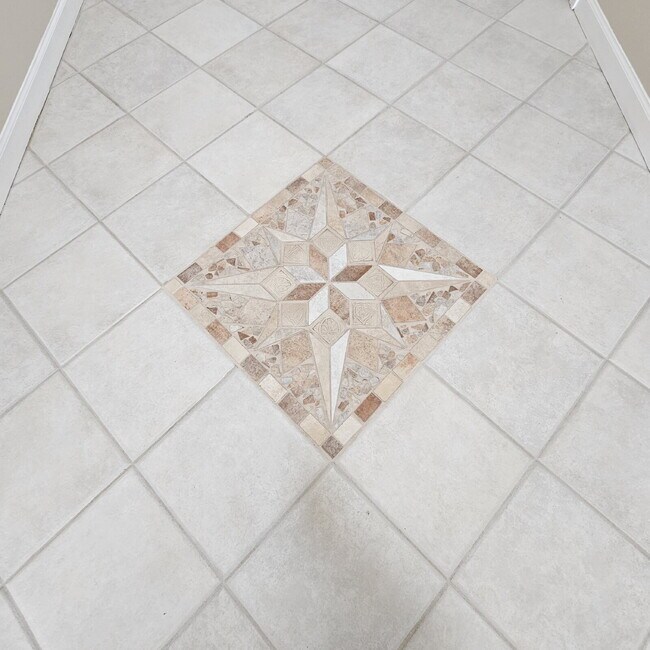 Foto del edificio - 3 Bedroom, 3.5 Bath Ranch with Open Floor Plan, Finished Basement & Scenic Pond Views