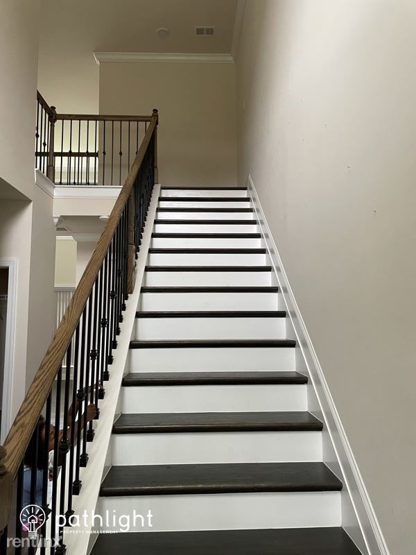 Building Photo - 4 br, 3.5 bath House - 1990 Woodmont Drive...