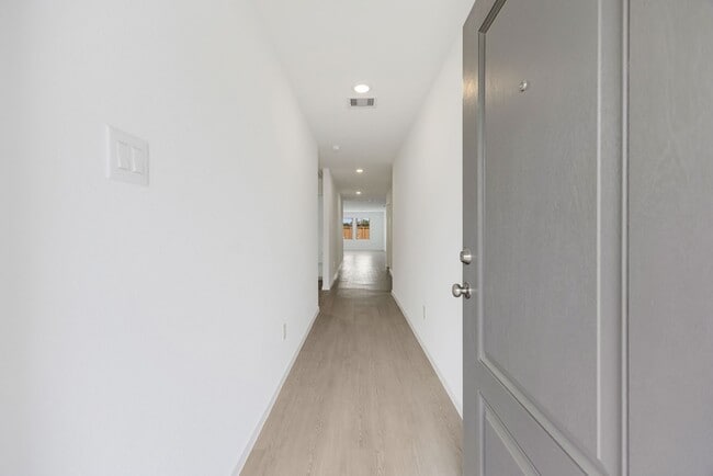 Foto del edificio - 25625 Rose Creek Dr