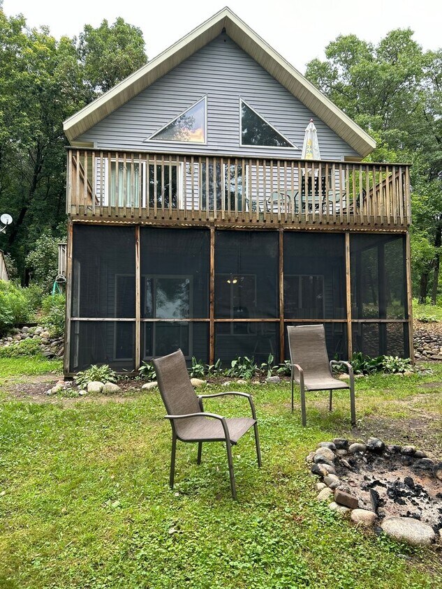 Primary Photo - 4 Bed, 2 Bath Year Round Cabin available! ...