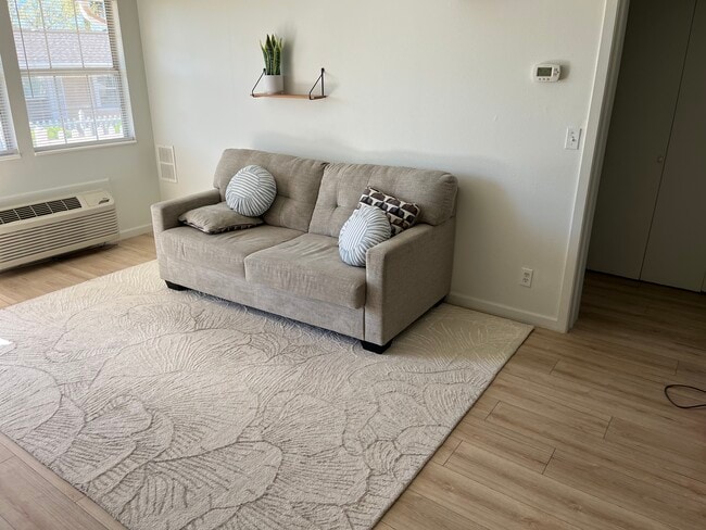 Building Photo - 600 N 2450 E