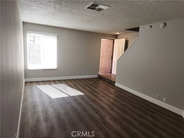 Foto del edificio - 839 E 9th St