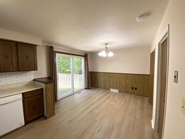 Foto del edificio - 2 Bedroom, 1.5 Bath Duplex Available for R...