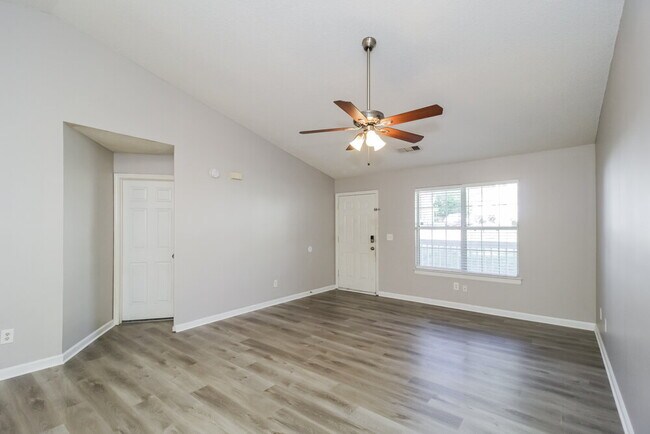 Building Photo - 5484 Northcut Dr