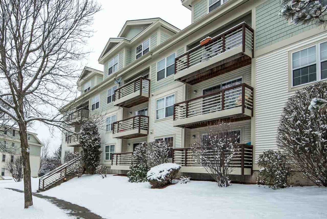 Primary Photo - Gorgeous 3 BR Condo HEAT INCLUDED & Pool