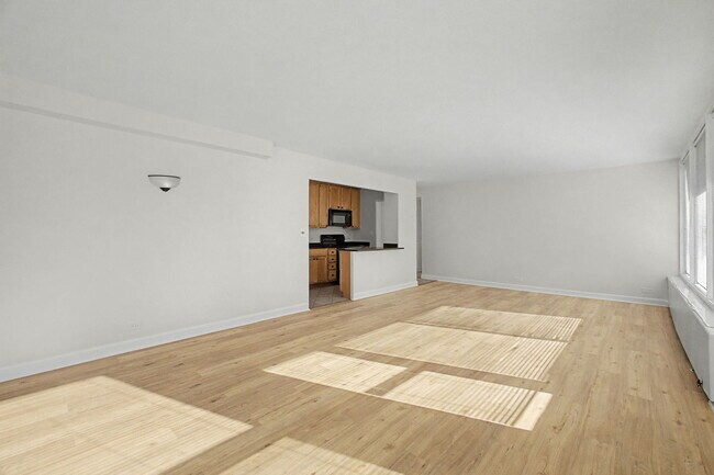 Foto del edificio - 1400 N State Pkwy