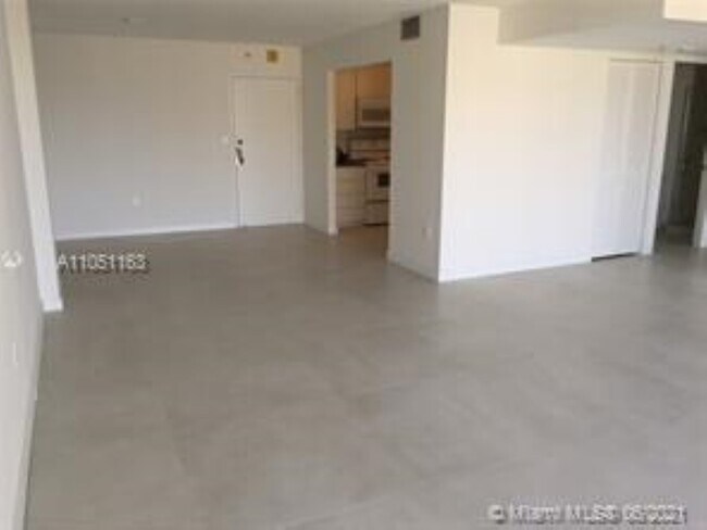 Building Photo - 1450 Brickell Bay Dr