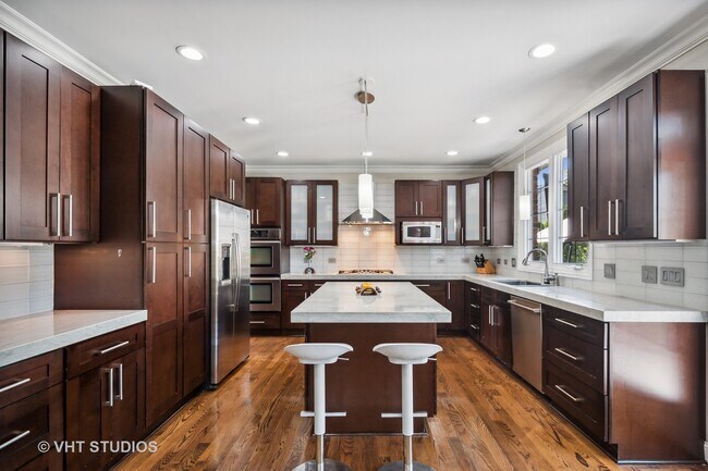 Foto del edificio - 1045 Arbor Ln
