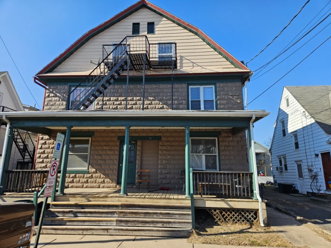 Building Photo - 211-211 E 2nd St