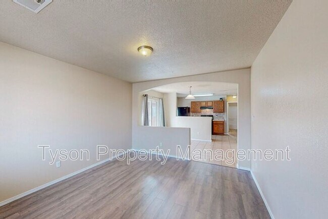 Foto del edificio - 3739 Clear Creek Rd