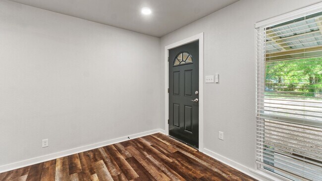 Foto del edificio - 406 E 25th St