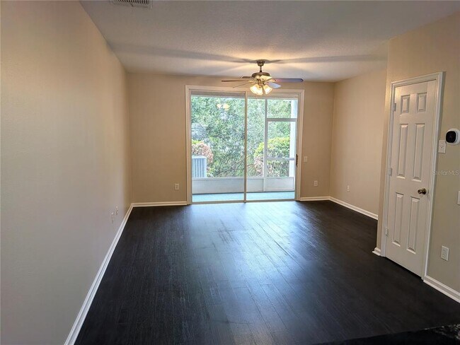 Building Photo - 902 Vineland Pl