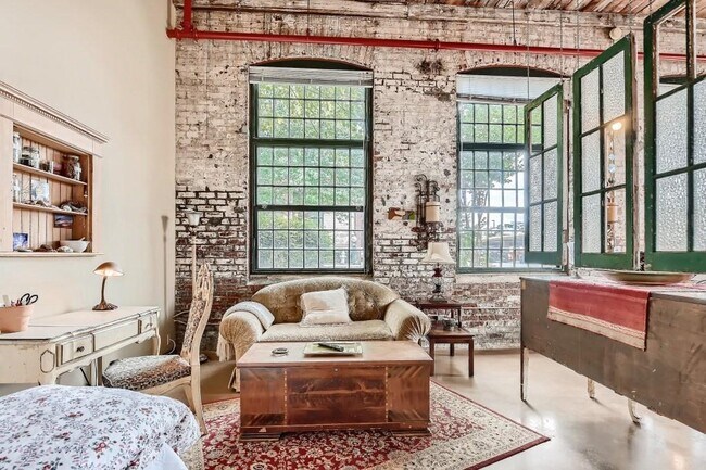 Building Photo - 170 Boulevard SE