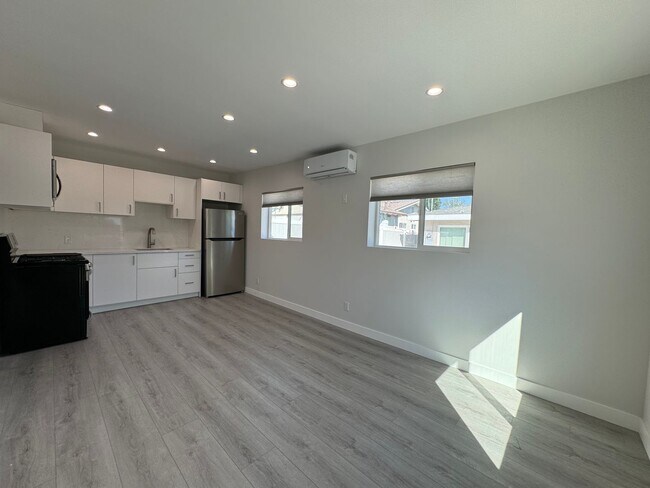 Building Photo - All New 1 bedroom 1 bath ADU with a Privat...