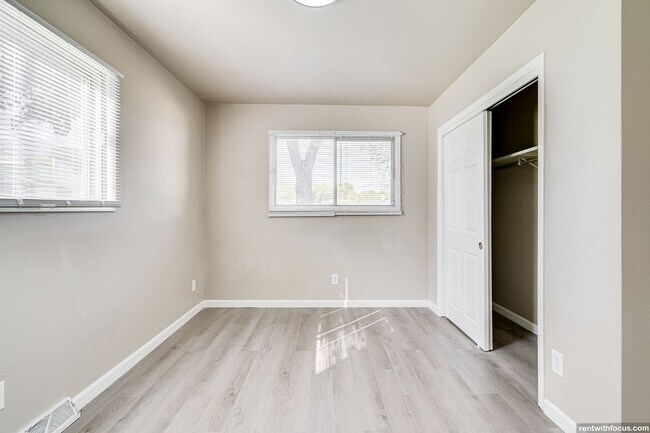 Foto del edificio - 716 12th St