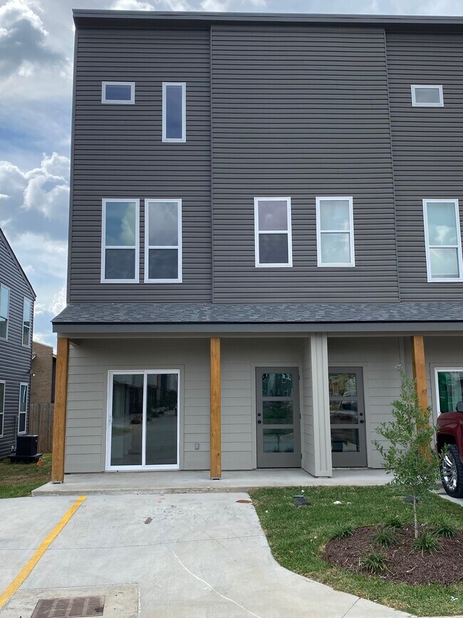 Foto del edificio - 114 Winged Elm Ln