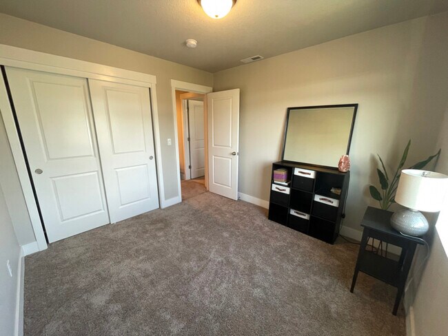 Foto del edificio - 835 NE Buckthorn Dr