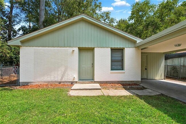 Foto del edificio - 834 Pine Tree St