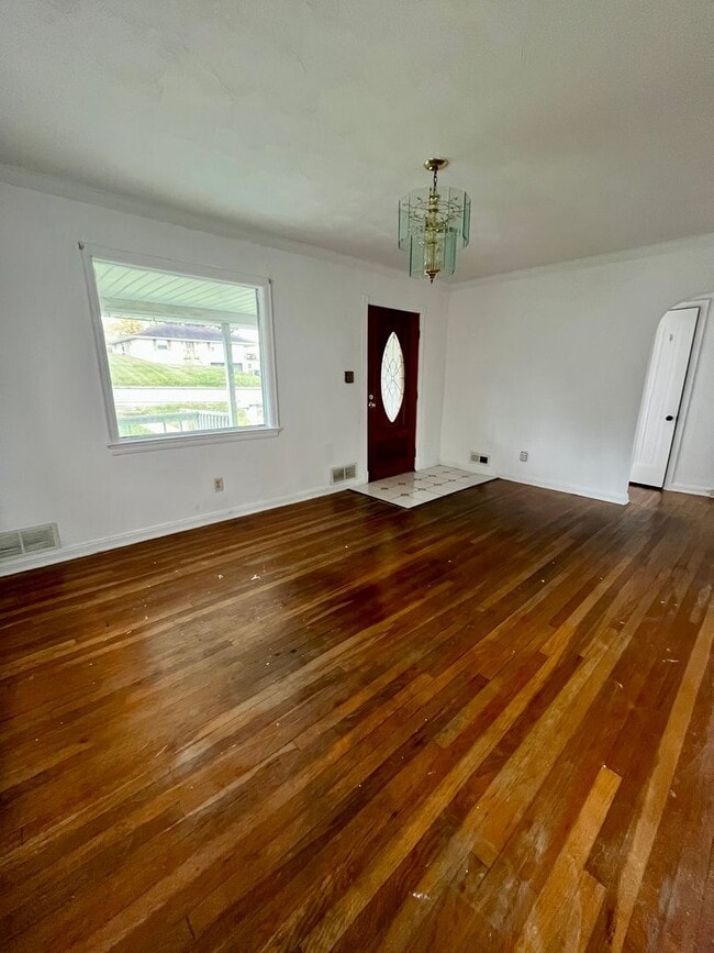 Building Photo - Three Bedroom Single Family House