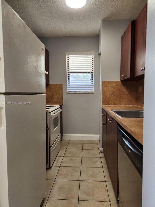 Primary Photo - 7095 NW 179th St