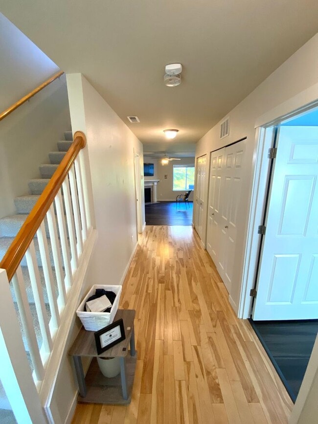 Building Photo - 2 bed/2.5 bath Townhouse in Caldara at the...
