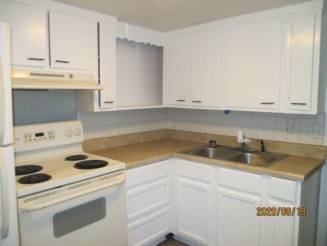 Building Photo - Adorable Renovated Home in Oceanway!