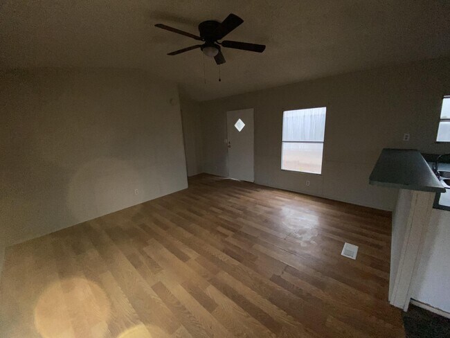 Foto del edificio - 1628 Pinon Ln