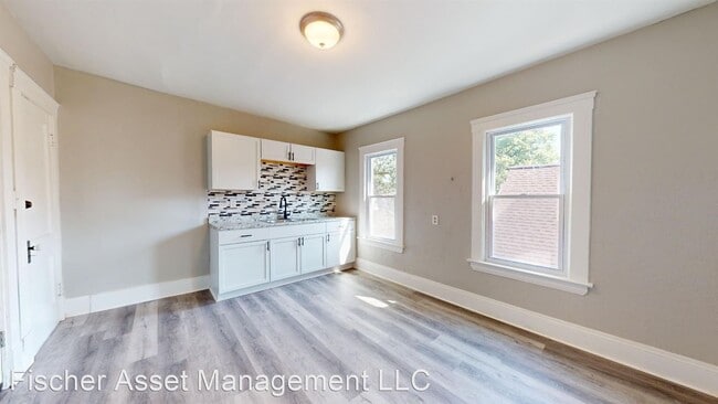 Building Photo - 2 br, 1 bath Apartment - 7910 Brinsmade Av...