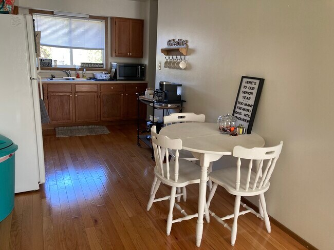 Área de comedor - 110 Westgate Ave