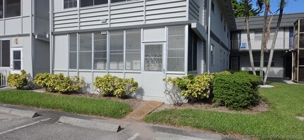 Building Photo - 444 Saxony Way