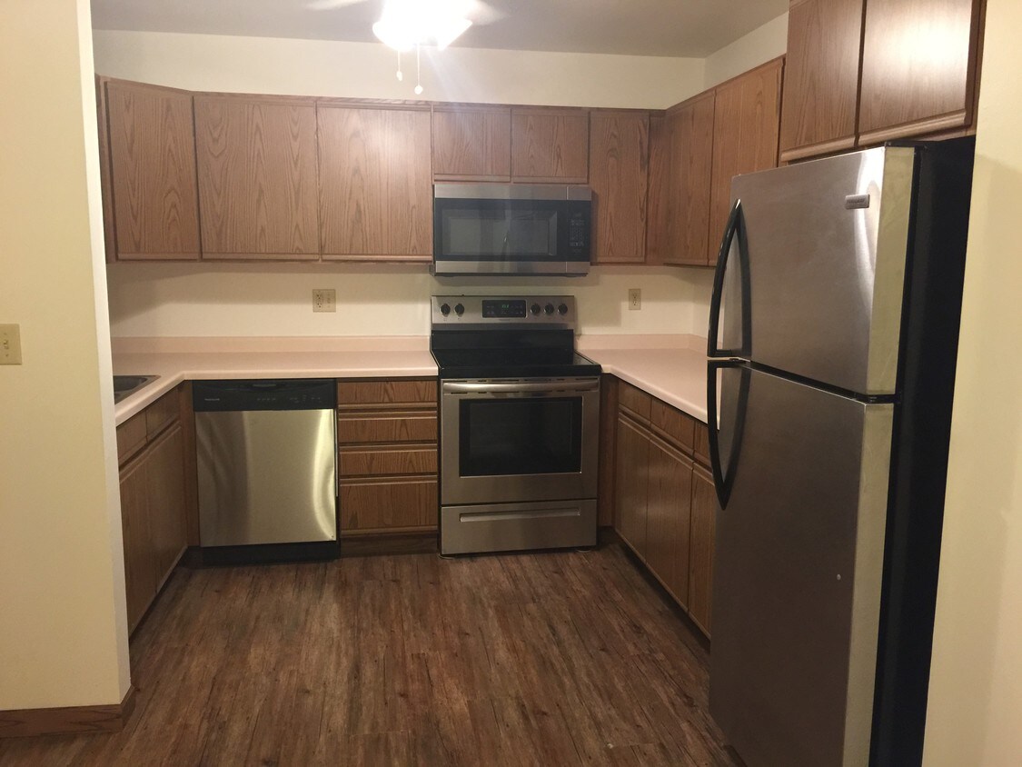 1238 Bear Pass, Mukwonago, WI 53149 Apartments in Mukwonago, WI