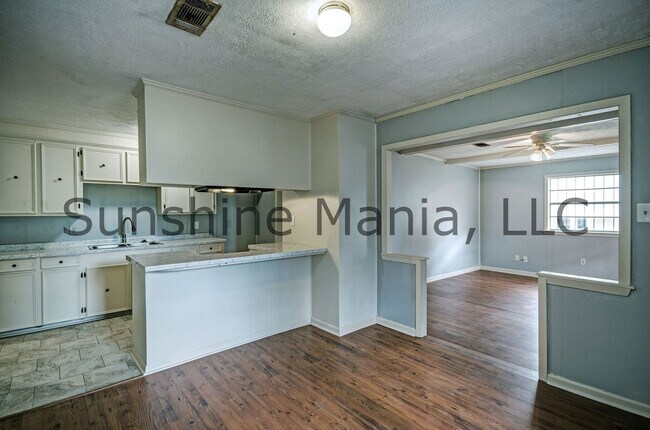 Foto del edificio - 2325 Lake Glen Dr