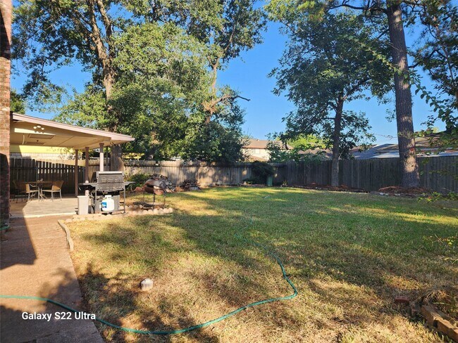 Foto del edificio - 515 Shady Glade Dr